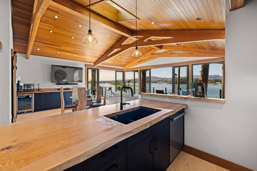 Kingfisher Manor Villa Sooke Exterior foto